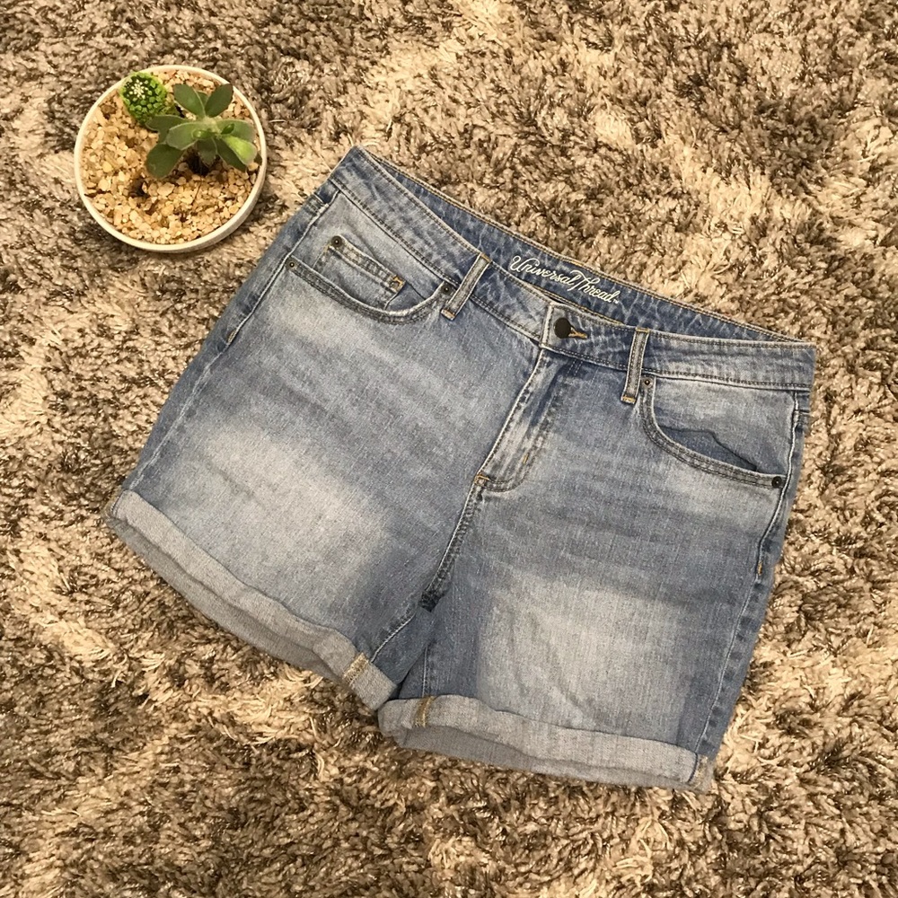 Universal Thread Mid Boyfriend Shorts